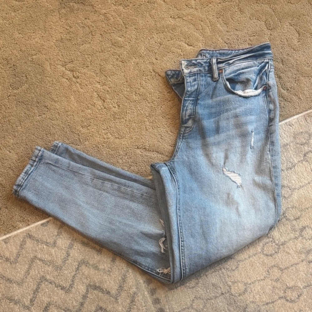 Edgely Women's Light Blue Distressed Skinny Jeans